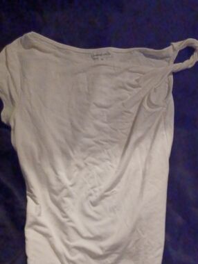 White Short Sleeve Women’s Tee — Unbranded